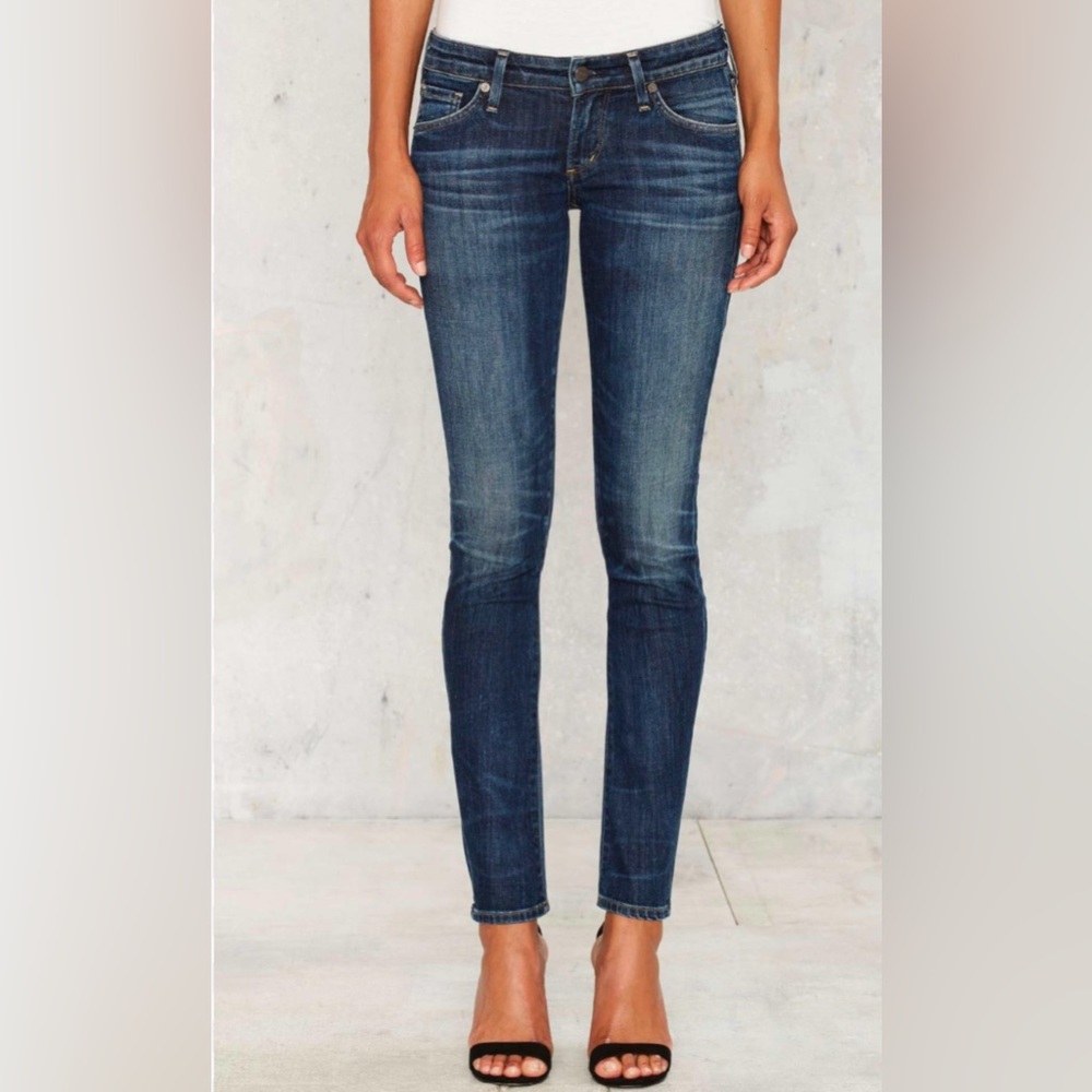 Citizens of Humanity Racer Denim Jeans
Size 27
Inseam 27”